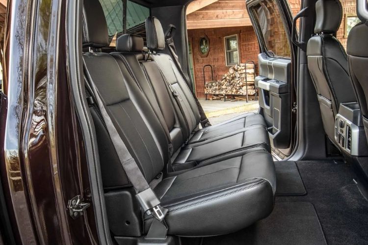 vehicle buying handbook - 2019 Ford F150 Lariat - F150 Whitby Ontario - Lariat Interior - SuperCrew