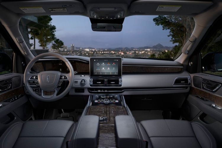 vehicle buying handbook - Buying A Lincoln Navigator Whitby - Lincoln Navigator Front Seats Night - cropped
