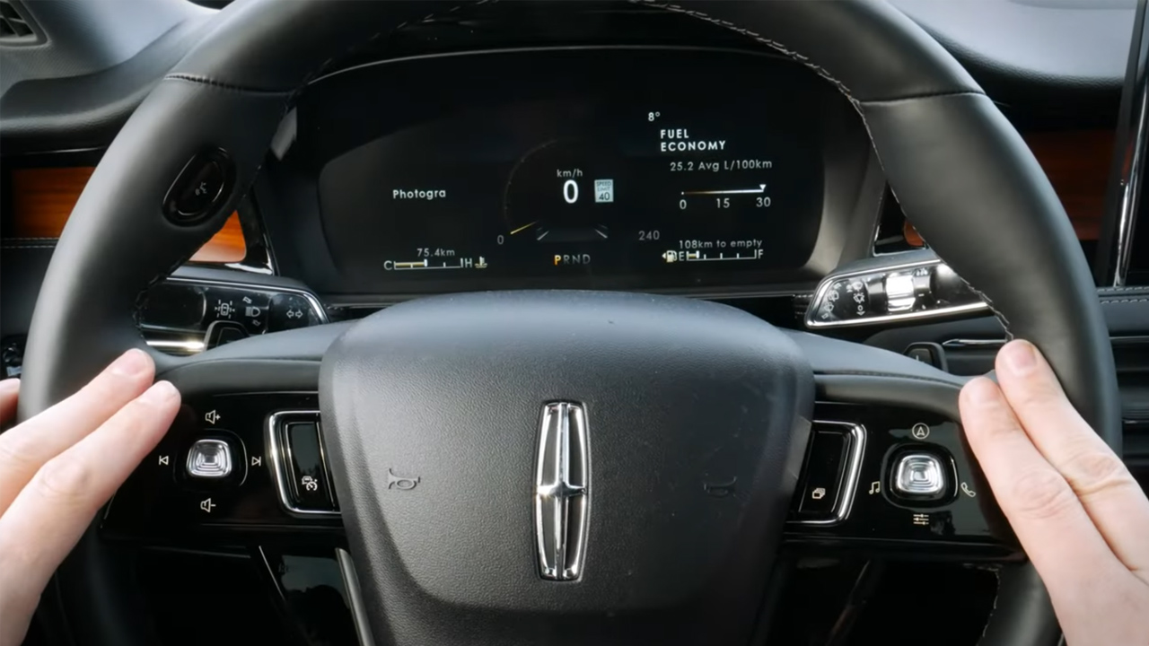 2022 lincoln corsair steering wheel - lincoln corsair cluster - corsair cluster screen - 2022 lincoln corsair interior