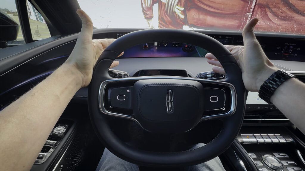 Steering Wheel and Cluster in the Lincoln Nautilus (2024 Model)